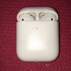 AirPods with wireless charging case